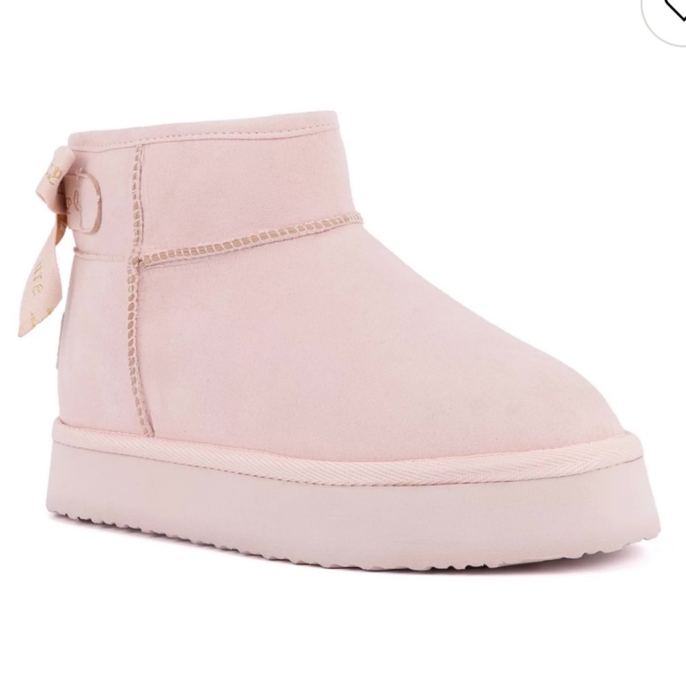 New Juicy Couture
Women's Kelsey Round Toe Cold Weather Booties size 9